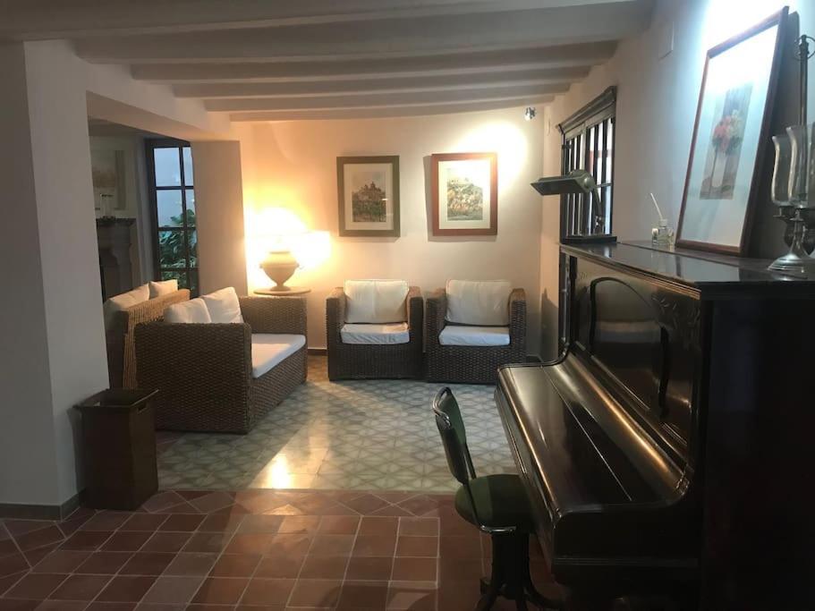 Ca Margalef - Casa Rural Con Encanto Ginestar Bagian luar foto